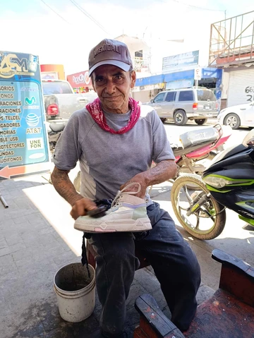 Medio siglo de un oficio que nunca solt&oacute;: &Eacute;l es "El Mero" y lleva 50 a&ntilde;os boleando en Eldorado