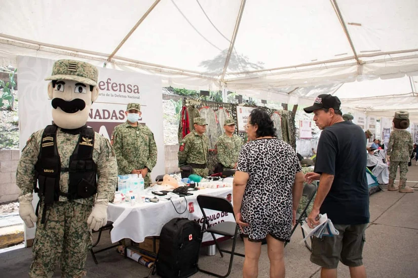 Personal de la Secretaría de la Defensa Nacional participó en las Jornadas de Paz, brindando orientación y mostrando parte del trabajo que realiza al servicio de la ciudadanía. Foto: Ayuntamiento de Culiacán