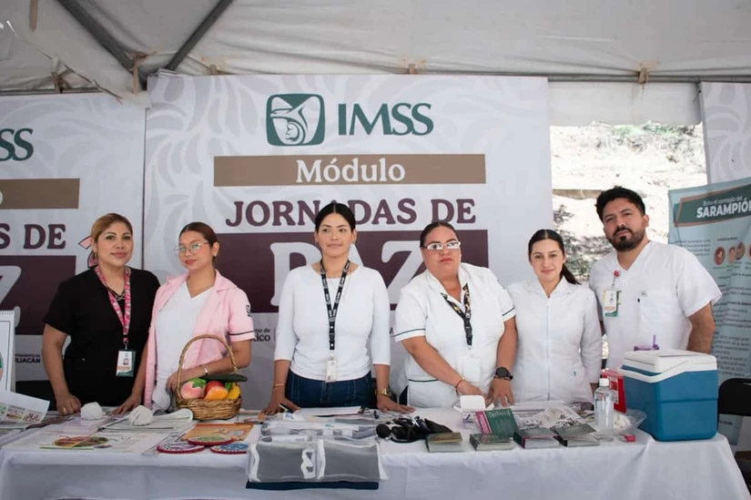 Personal del IMSS Bienestar se sumó a las Jornadas de Paz con servicios preventivos e información para fortalecer el cuidado de la salud en la comunidad. Foto: Ayuntamiento de Culiacán