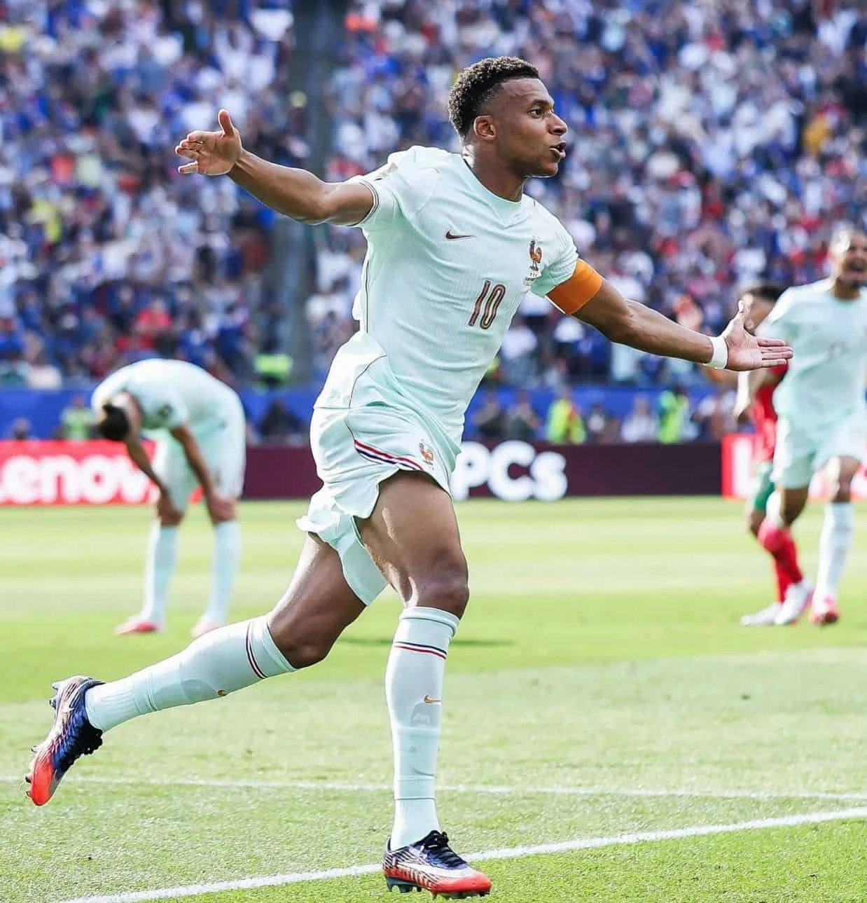 Kylian Mbappé otro de los candidatos a llevarse la Bota de Oro. Foto: Facebook