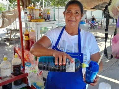 En La Cruz de Elota hay un carrito donde siempre encontrarás un raspado... y alguien dispuesto a ayudarte