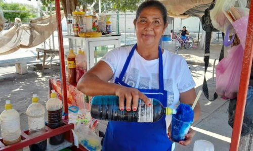 En La Cruz de Elota hay un carrito donde siempre encontrarás un raspado... y alguien dispuesto a ayudarte En La Cruz de Elota hay un carrito donde siempre encontrarás un raspado... y alguien dispuesto a ayudarte