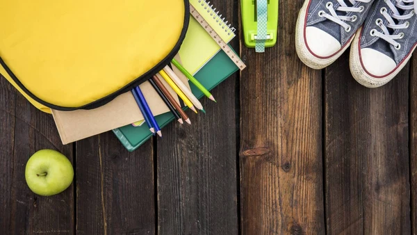 Guía para comprar tenis escolares y mochilas en línea antes del regreso a clases.
