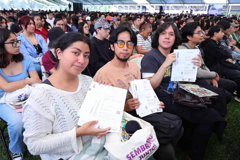 La Beca para Transporte y Más paga 2 mil 500 pesos a los estudiantes en la CDMX. Foto: Cortesía