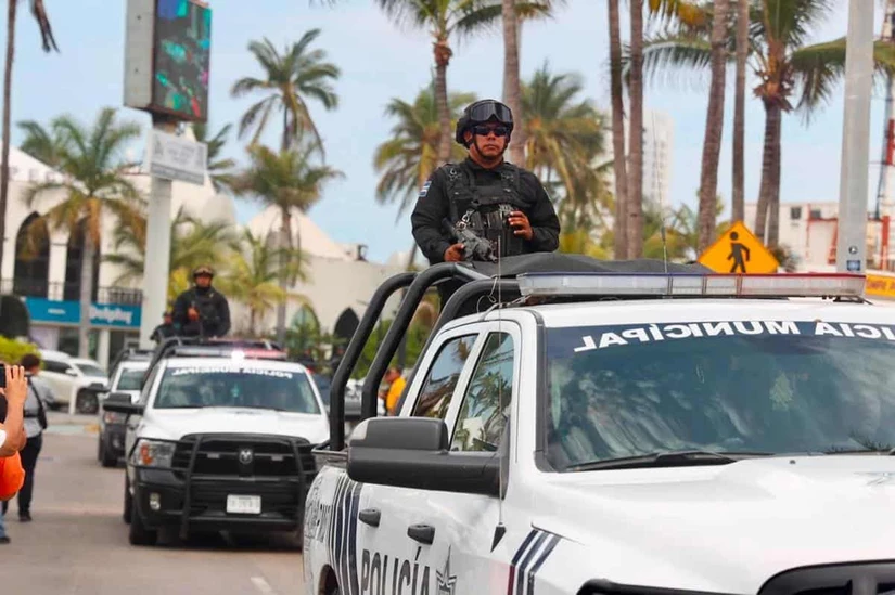 El Operativo Verano Seguro 2026 arrancó en Mazatlán con la participación de más de 4 mil elementos de seguridad que vigilarán el puerto durante el periodo vacacional