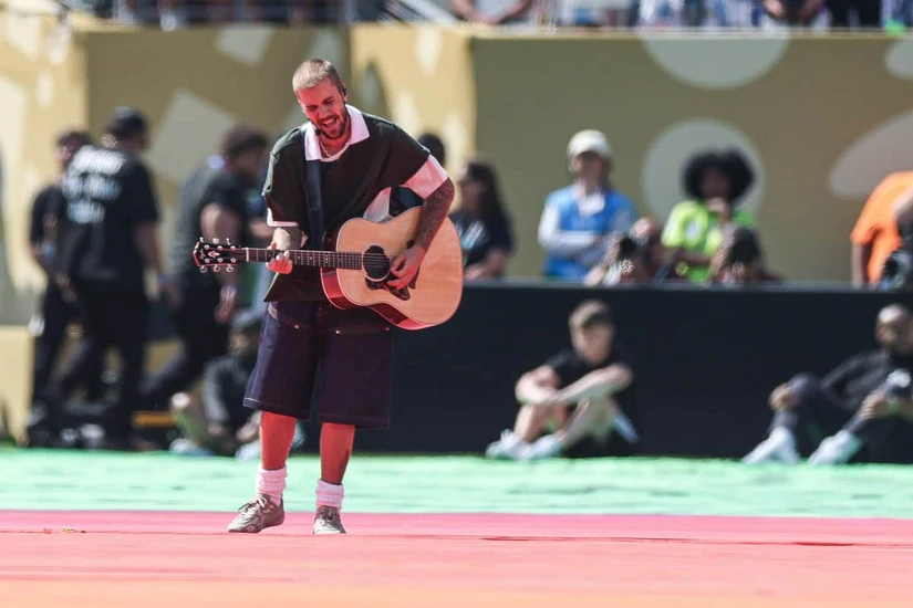 El cantante canadiense Justin Bieber actuó durante el intermedio de la final del Mundial de Fútbol de 2026 entre España y Argentina en el estadio de Nueva YorkNueva Jersey en East Rutherford el 19 de julio de 2026. (Foto de PATRICIA DE MELO MOREIRA AFP)