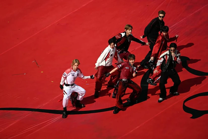 El grupo masculino surcoreano BTS actuó en el espectáculo del medio tiempo durante la final del Mundial de Fútbol de 2026 entre España y Argentina en el estadio New YorkNew Jersey en East Rutherford el 19 de julio de 2026. (Foto de MAURO PIMENTEL AFP)
