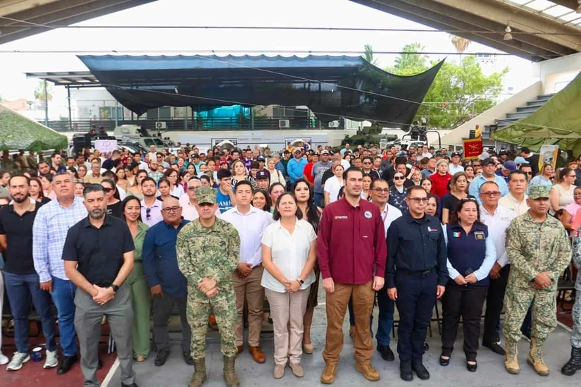 Servidores públicos de 53 dependencias de los tres niveles de gobierno atendieron a la ciudadanía en la Cancha Germán Evers