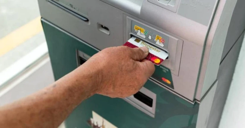 Si retiras efectivo de tu tarjeta del Bienestar desde el cajero de otro banco, habrá que pagar una comisión.