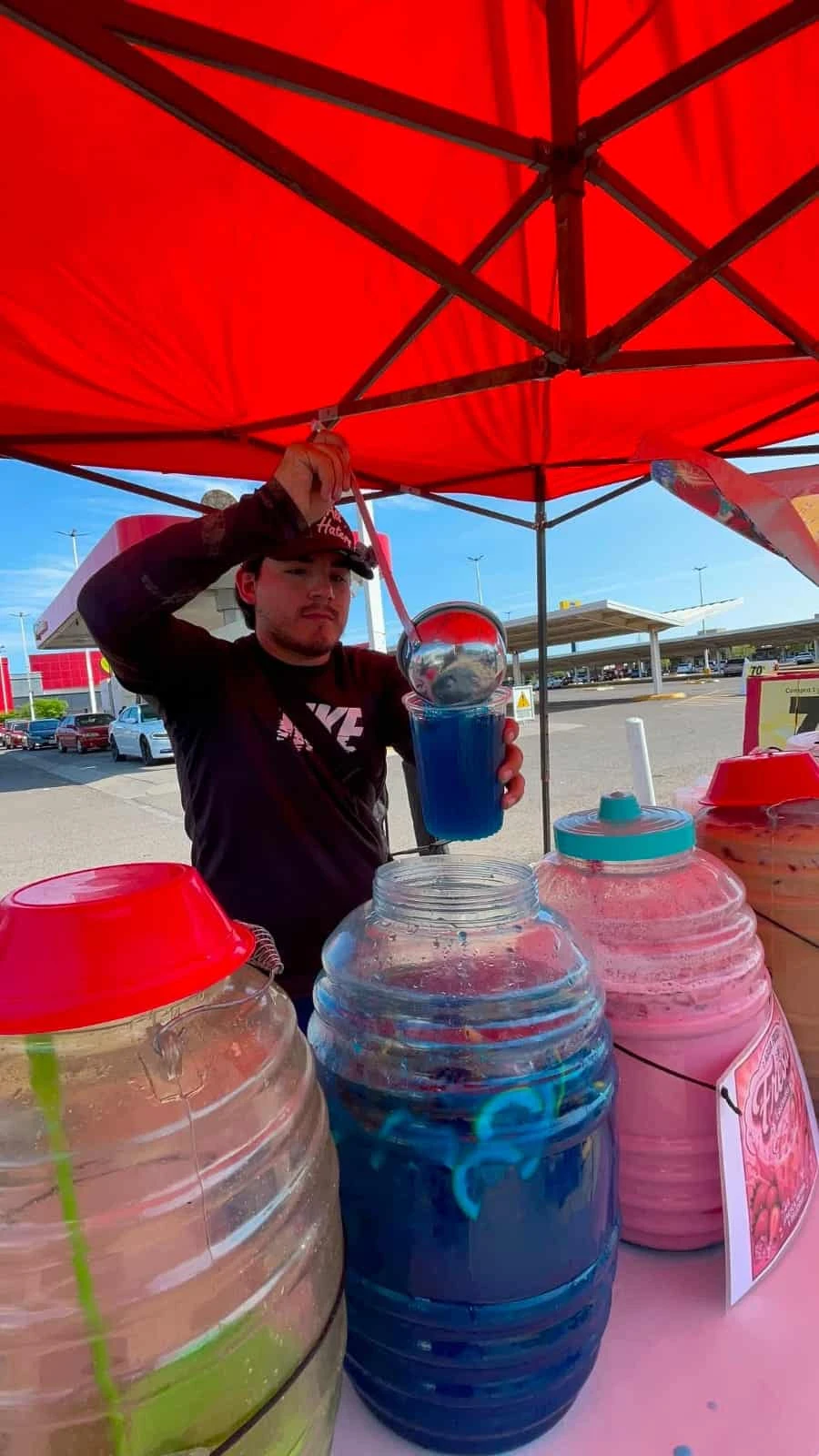 Publicar algunos videos en Tiktok vendiendo aguas le ha generado buena aceptación de los clientes y los buscan de todo Culiacán.