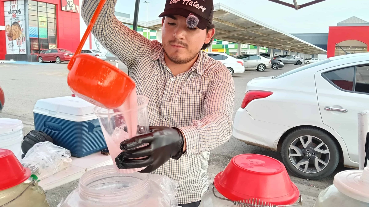 David Verduzco emprende en Culiacán con sus deliciosas aguas de sabores gourmet. ¿Ya las probaste?