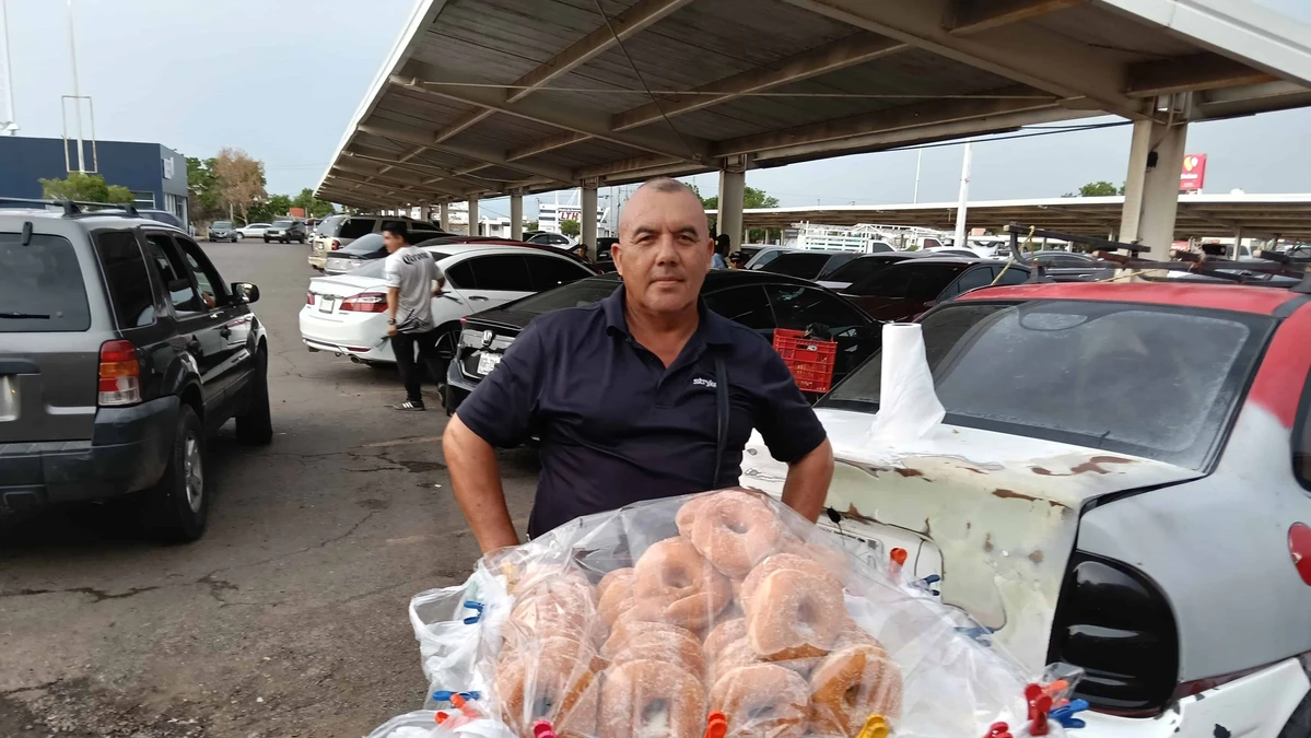Juan Pedro Quiñones Chávez es el vendedor de las Donas Light en Culiacán.