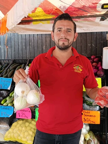 Cuando una puerta se cierra... "Frutería Chaidez" el negocio familiar en Quilá que nació de la adversidad