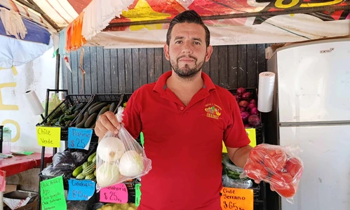 Cuando una puerta se cierra… “Frutería Chaidez” el negocio familiar en Quilá que nació de la adversidad Cuando una puerta se cierra… “Frutería Chaidez” el negocio familiar en Quilá que nació de la adversidad