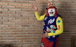 Payaso Chokorroll: la peluca roja que convirtió la risa en sustento familiar en Mazatlán