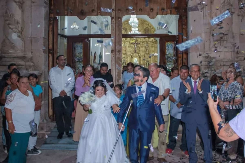 Un sueño cumplido después de 14 años. Solbelén y Enrique “Tilico” Castañeda recibieron la bendición matrimonial en la iglesia del Rosario tras más de 14 años de vida en pareja.