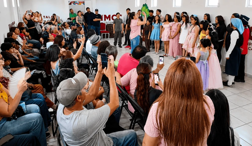 La muestra de fin de ciclo del Taller de Artes Escénicas del IMCC reunió a familias que fueron testigos del crecimiento artístico y personal de cada participante. Foto: IMCC