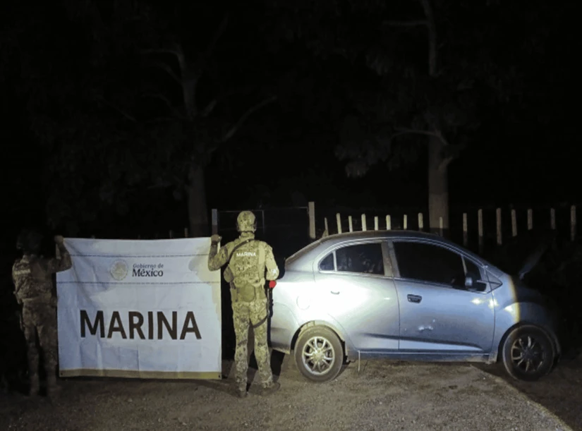 Auto decomisado donde se trasladaba la mujer con armas.