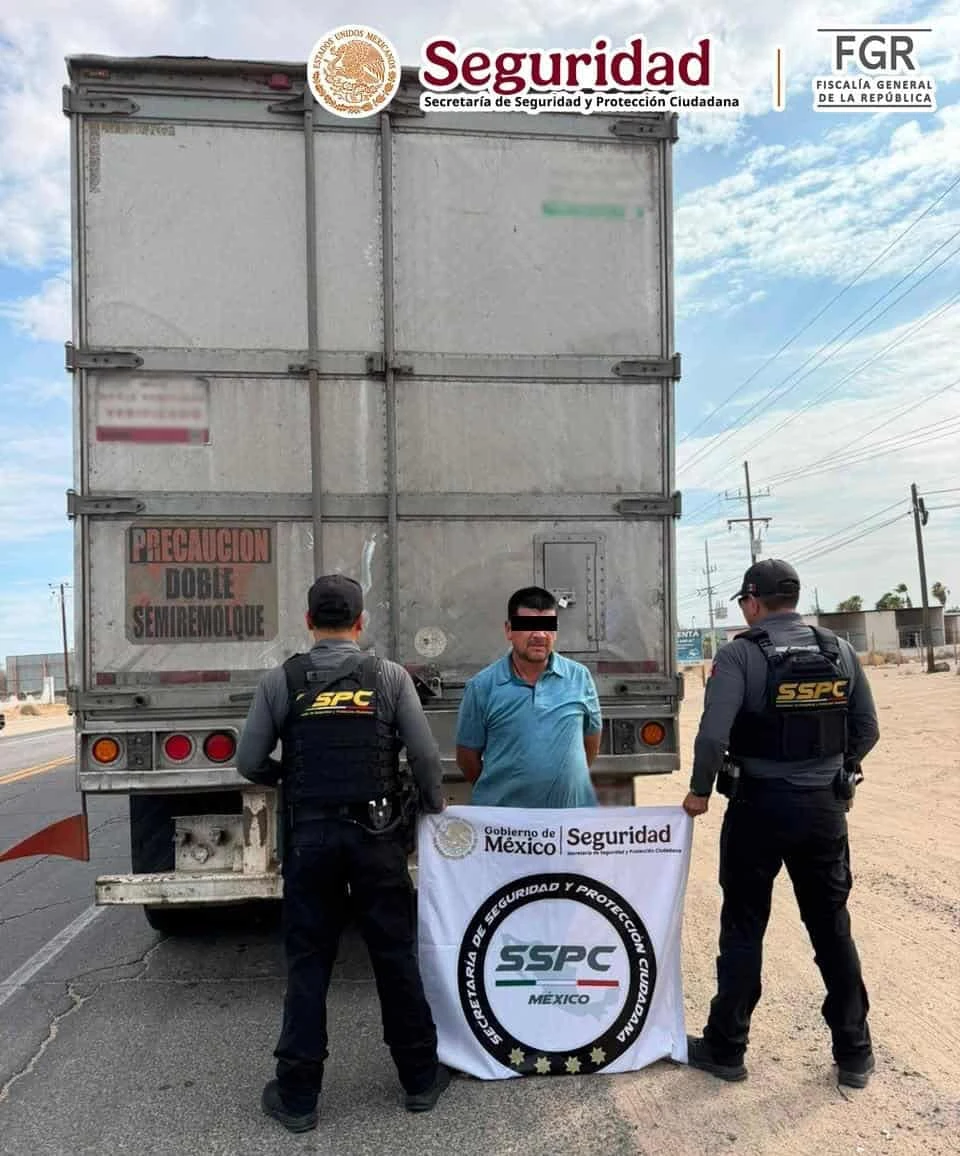 Autoridades detuvieron un tractocamión en Sonora y descubrieron un millonario cargamento oculto