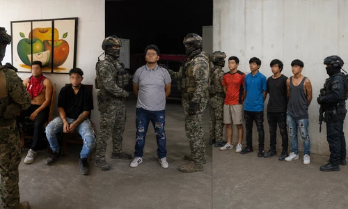 El escondite no funcionó: la Marina encontró a dos hombres debajo de un vehículo en Mazatlán El escondite no funcionó: la Marina encontró a dos hombres debajo de un vehículo en Mazatlán