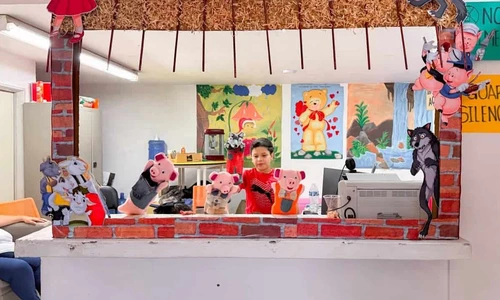 Tres cochinitos, mil sonrisas: así vivió la Biblioteca de Quilá su taller de verano Tres cochinitos, mil sonrisas: así vivió la Biblioteca de Quilá su taller de verano