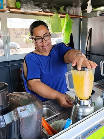Sabor natural, esfuerzo real: El emprendimiento Natural Juice, un lugar de encuentro en Quilá