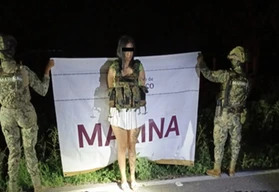 Una mujer fue detenida junto con un arsenal durante un operativo en Escuinapa