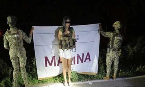 Una mujer fue detenida junto con un arsenal durante un operativo en Escuinapa Una mujer fue detenida junto con un arsenal durante un operativo en Escuinapa