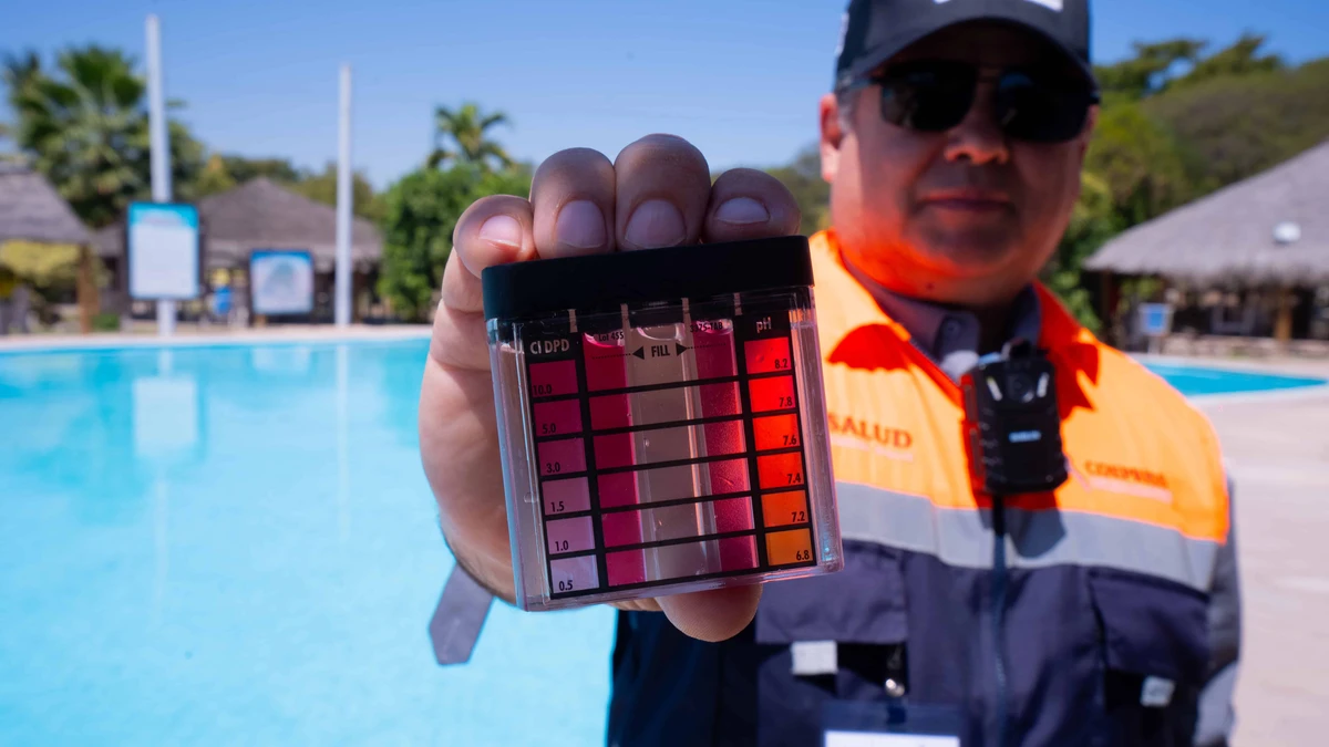 COEPRISS realiza verificaciones sanitarias en albercas y balnearios de Sinaloa para garantizar espacios seguros durante la temporada vacacional.