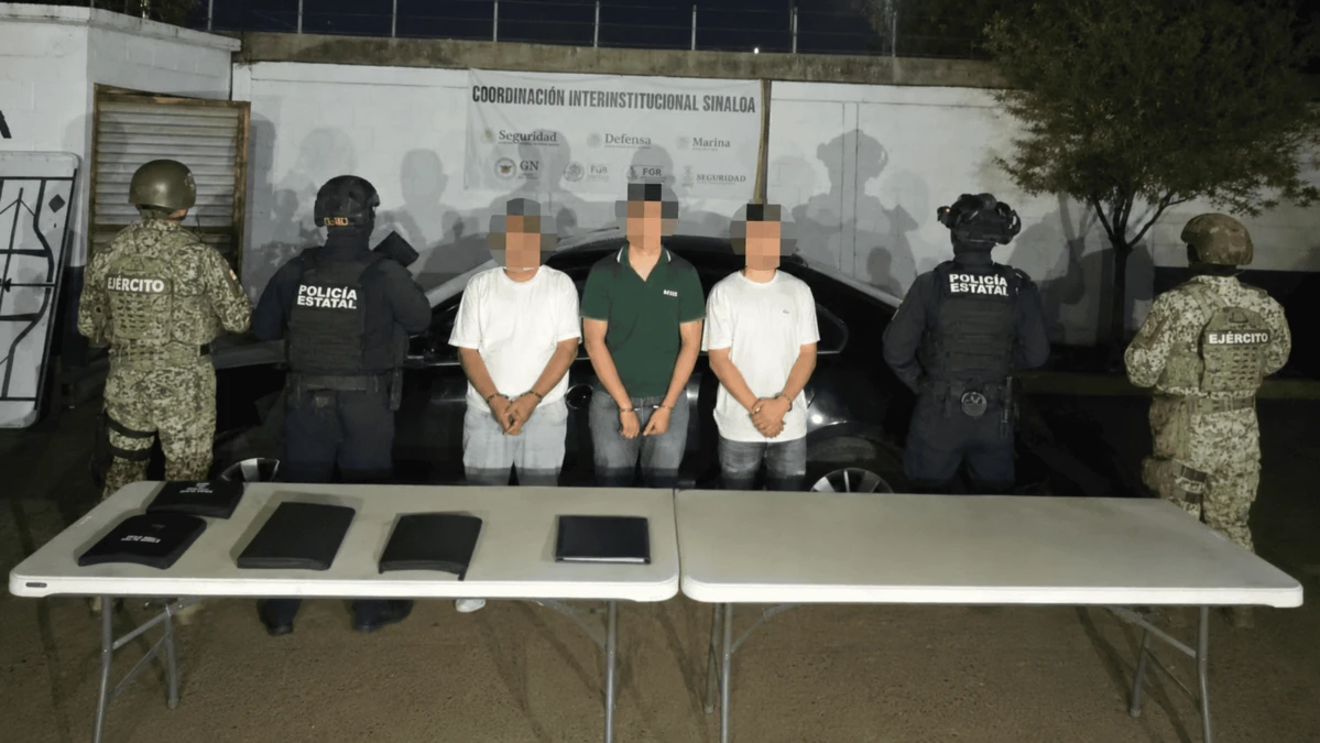 La persecución por calles de Culiacán dejó al descubierto armas, municiones y tres detenidos