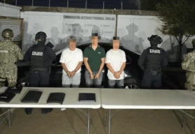 El Jetta negro aceler&oacute; al ver el operativo en Culiac&aacute;n, pero la persecuci&oacute;n termin&oacute; revelando un arsenal