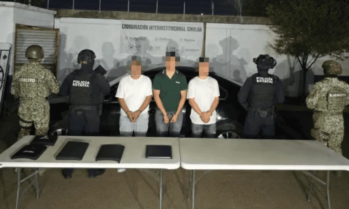 El Jetta negro aceleró al ver el operativo en Culiacán, pero la persecución terminó revelando un arsenal El Jetta negro aceleró al ver el operativo en Culiacán, pero la persecución terminó revelando un arsenal