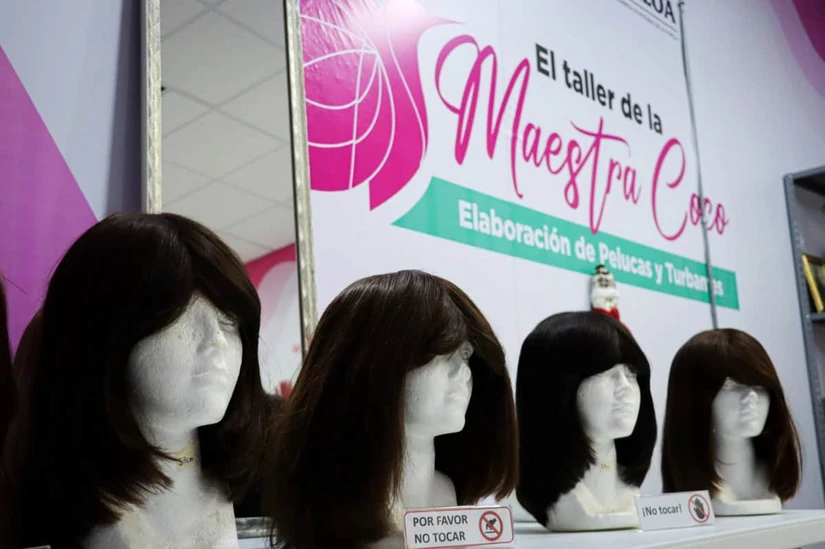 El Taller de la Maestra Coco, ubicado en el CREE, brinda pelucas oncológicas gratuitas a pacientes de 17 municipios de Sinaloa y de otras entidades del país, fortaleciendo su bienestar emocional.