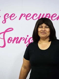 Taller de la Maestra Coco apoya a pacientes con pelucas oncológicas