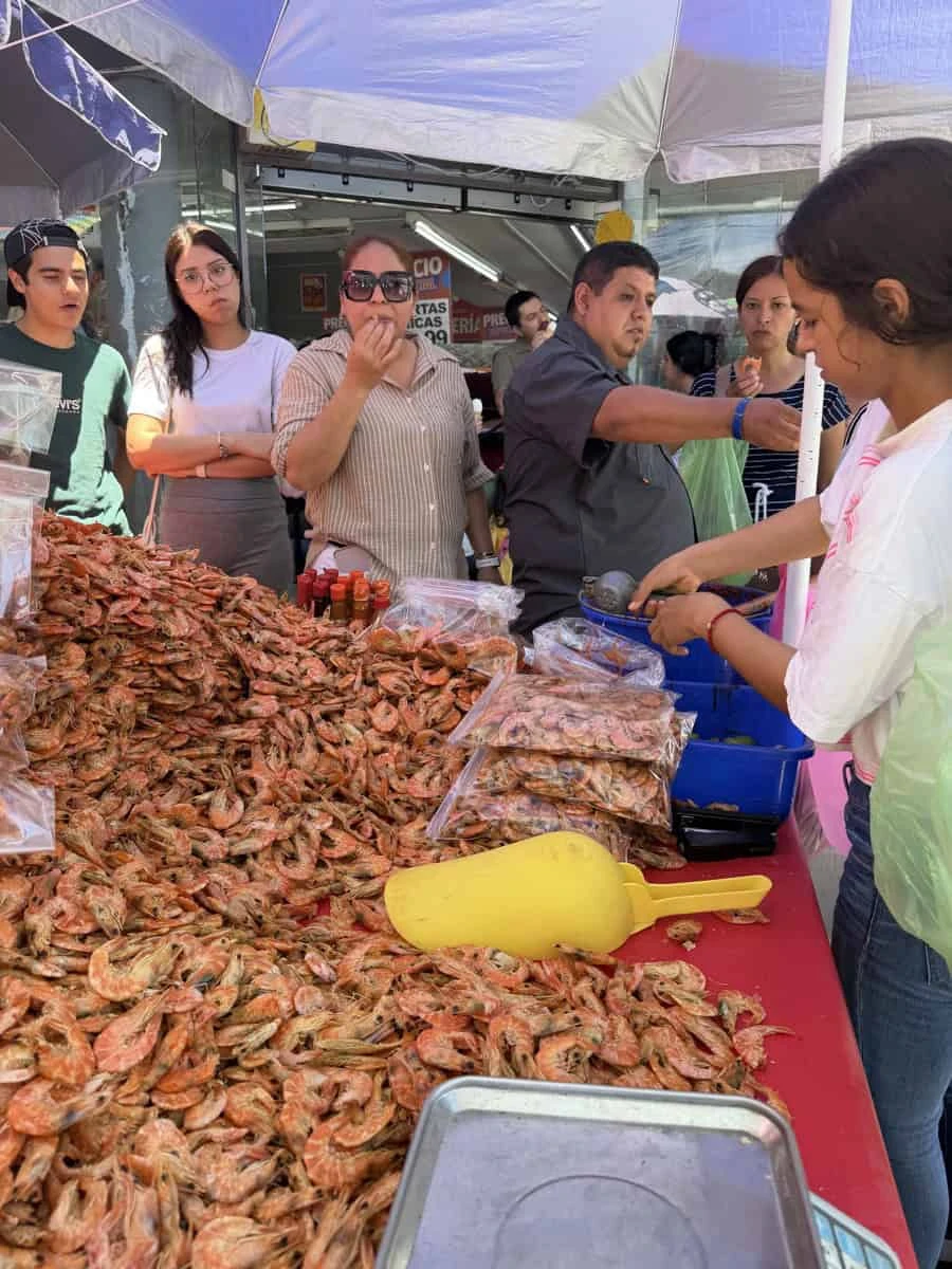 La calidez de la atención y la calidad del producto de la carreta de la familia Flores Pérez ha permitido que este negocio cumpla casi medio siglo de vida en Mazatlán