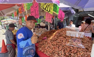 De Escuinapa para Mazatlán y para el mundo: el camarón seco del compadre Erick que está conquistando a los turistas