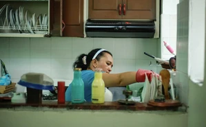 ¿Cuánto ganan las trabajadoras del hogar en México? Estos son sus salarios y la brecha con los hombres