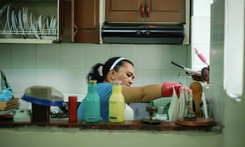 ¿Cuánto ganan las trabajadoras del hogar en México? Estos son sus salarios y la brecha con los hombres ¿Cuánto ganan las trabajadoras del hogar en México? Estos son sus salarios y la brecha con los hombres