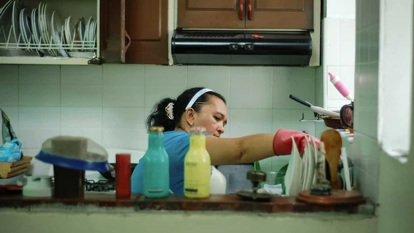 ¿Cuánto ganan las trabajadoras del hogar en México? Estos son sus salarios y la brecha con los hombres