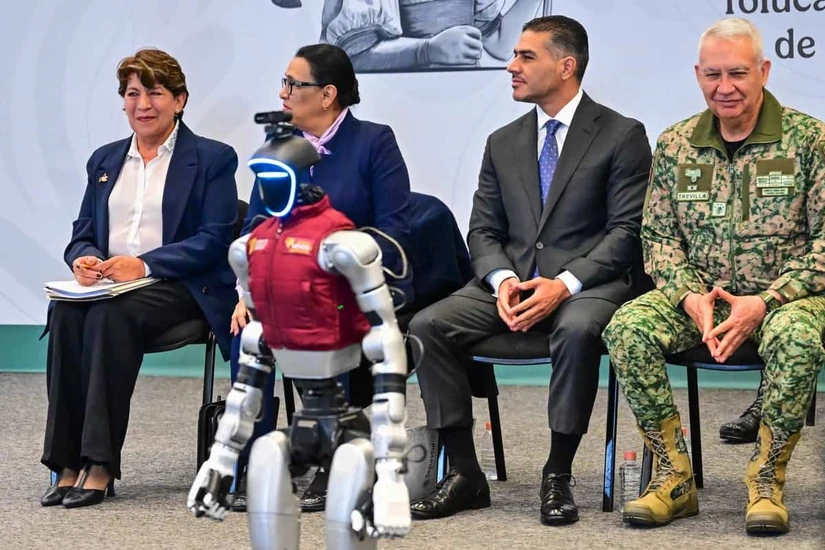 Durante la conferencia de Claudia Sheinbaum fue presentado Ceci, un robot humanoide que utilizará inteligencia artificial para apoyar tareas de vigilancia, monitoreo y atención de emergencias en el Edomex.