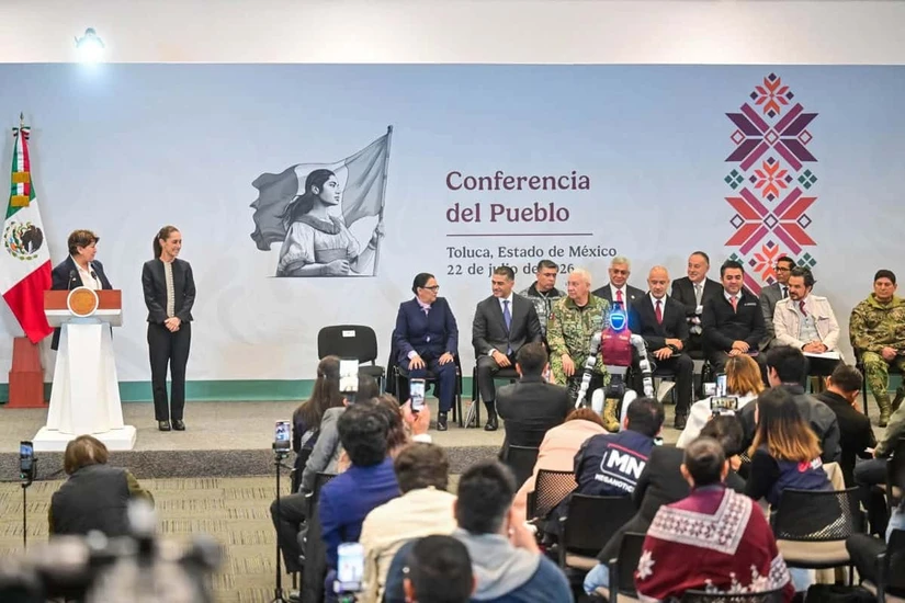 La gobernadora Delfina Gómez presentó a Ceci, un robot con inteligencia artificial que apoyará las labores del C5 mediante videovigilancia, lectura de placas y coordinación con el sistema 911.