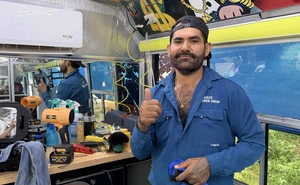 Barbería sobre ruedas: El proyecto creativo de Alfonso Arce que está conquistando a Mazatlán