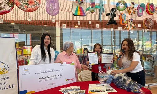 Cierre exitoso: Soriana y sus clientes entregan más de 37 mil pesos a Padres y Compadres IAP en Mazatlán Cierre exitoso: Soriana y sus clientes entregan más de 37 mil pesos a Padres y Compadres IAP en Mazatlán