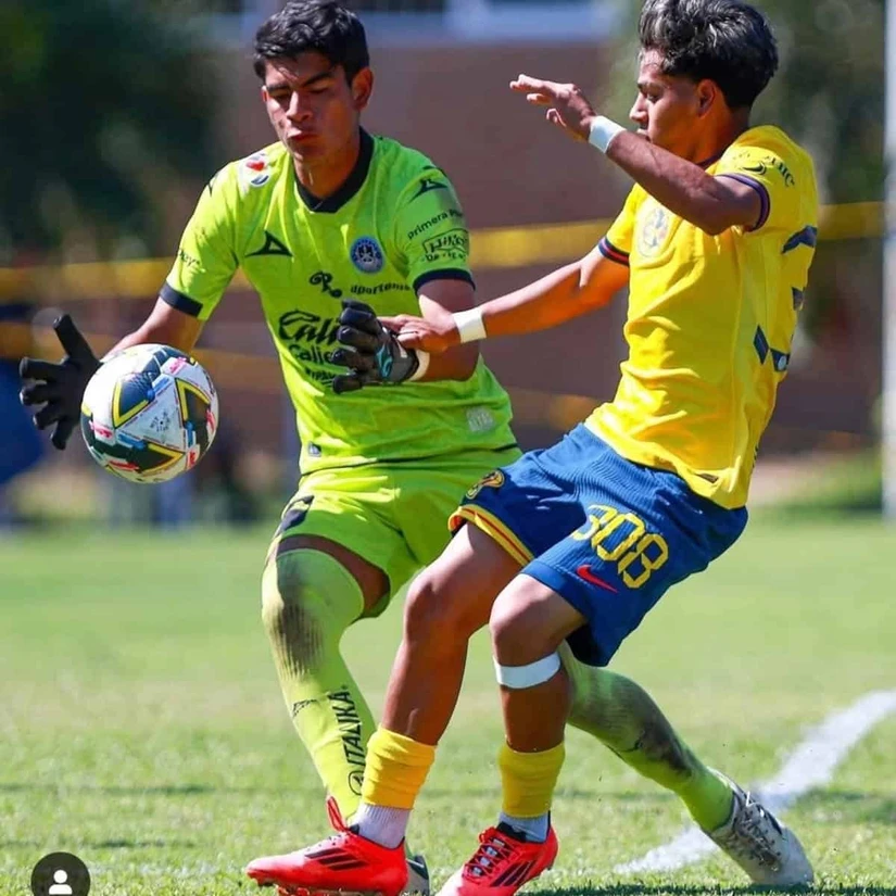Cristhian fue parte del proyecto de fuerzas básicas del Mazatlán FC hasta que el equipo dijo adiós a su afición en el puerto