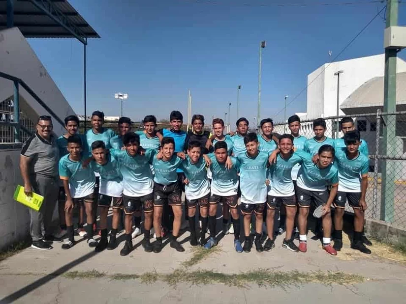 De regreso en Mazatlán Cristhian continuó jugando, participó en ligas locales y torneos estatales