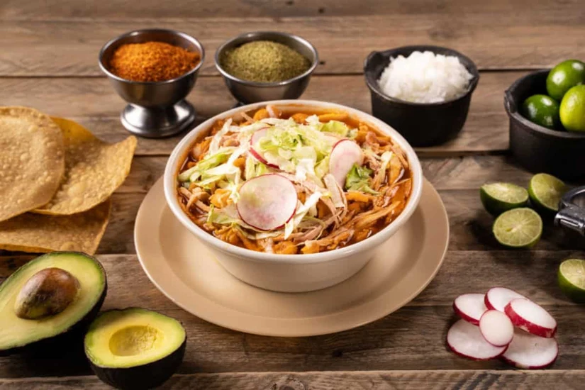 El pozole estilo Jalisco es uno de los platillos más famosos de La Casa de Toño.