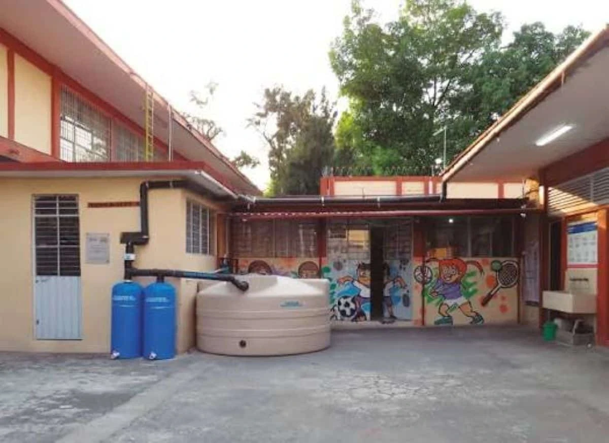 Los sistemas de captación de agua de lluvia permiten almacenar el recurso para actividades domésticas como limpieza, riego y descarga de sanitarios. Foto Sedema