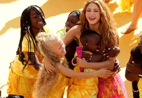 La ni&ntilde;a de 10 a&ntilde;os que pas&oacute; de bailar en redes a compartir escenario con Shakira frente al mundo