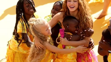 La niña de 10 años que pasó de bailar en redes a compartir escenario con Shakira frente al mundo