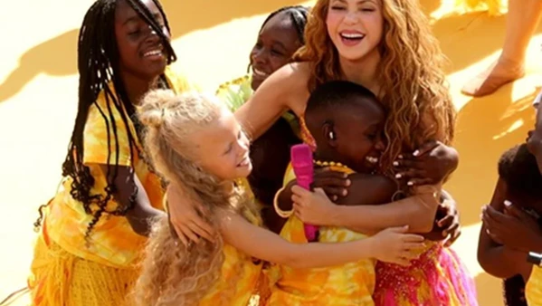 La niña de 10 años que pasó de bailar en redes a compartir escenario con Shakira frente al mundo